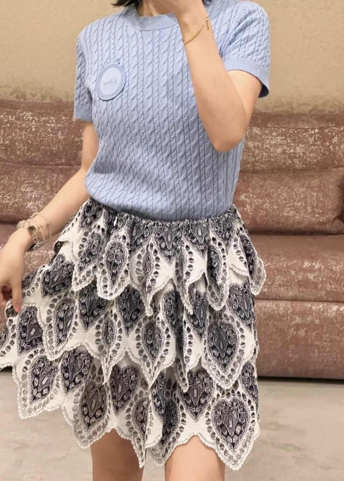 디올 꽈배기 자수 패치 반소매 니트 상세 이미지 33