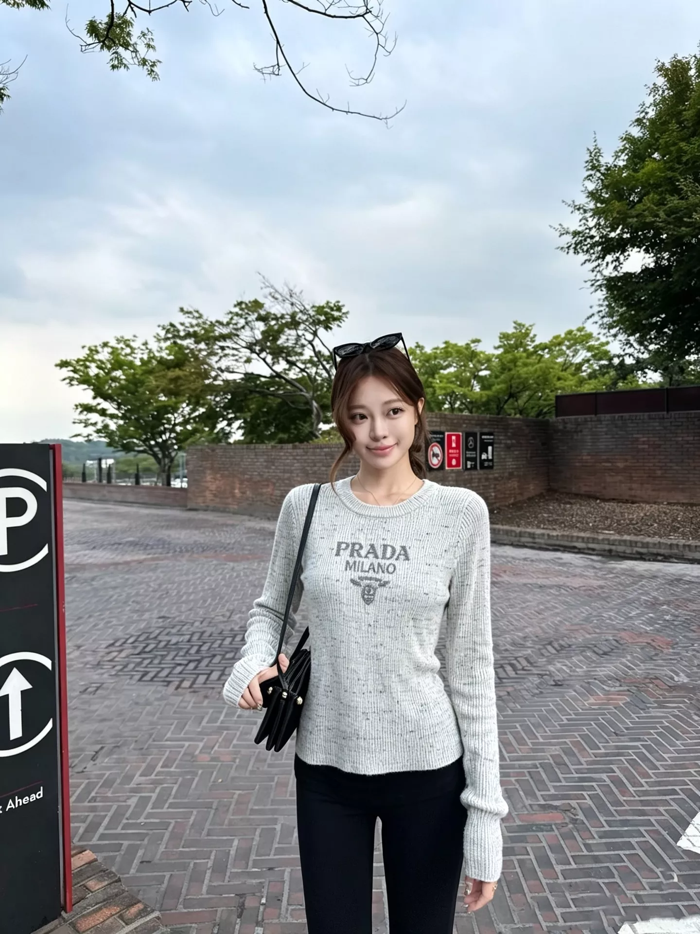 프라다 세로 골지 플로킹 로고 긴소매 니트 상세 이미지 18