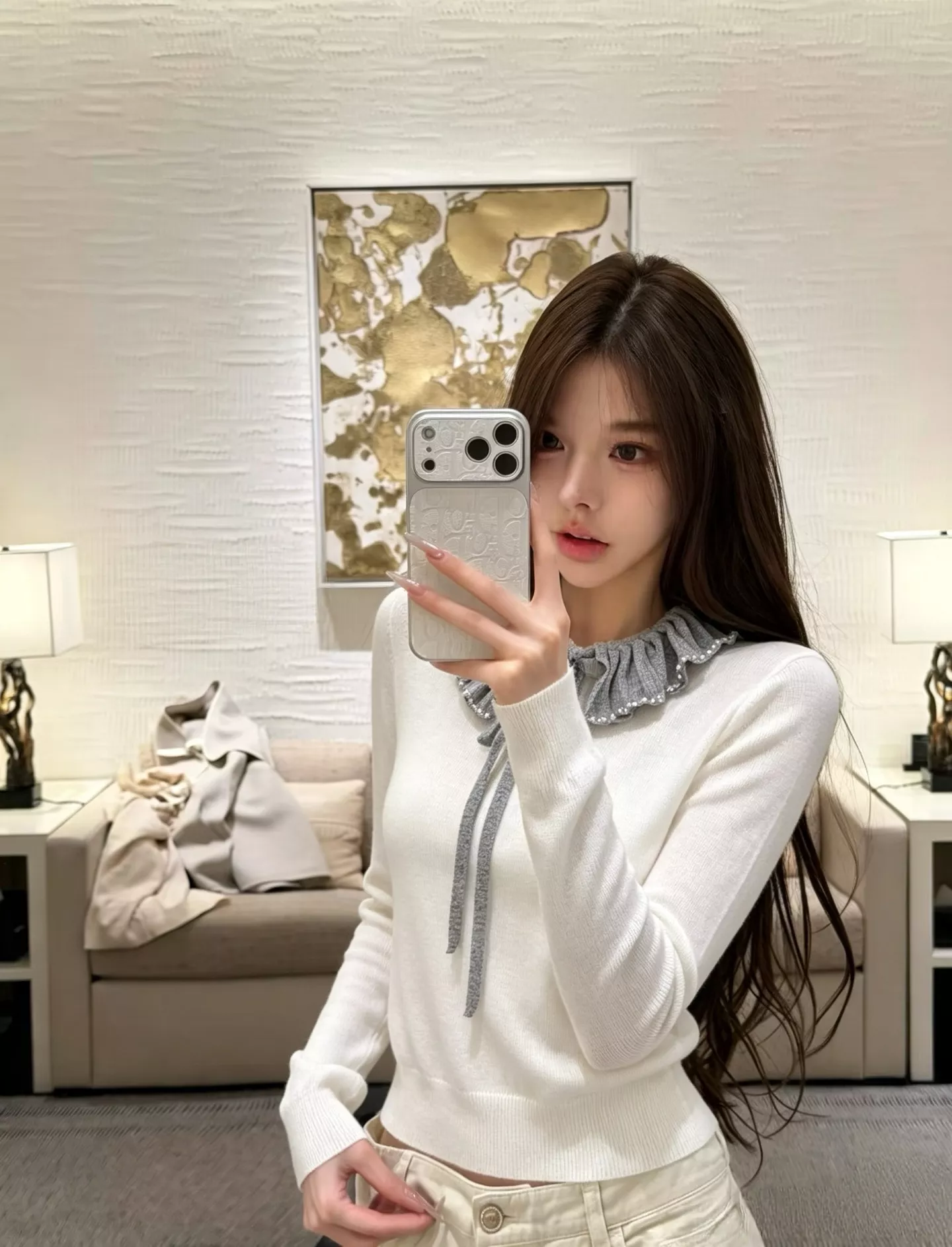 디올 프릴 넥 진주 포인트 리본 긴소매 니트 상세 이미지 15
