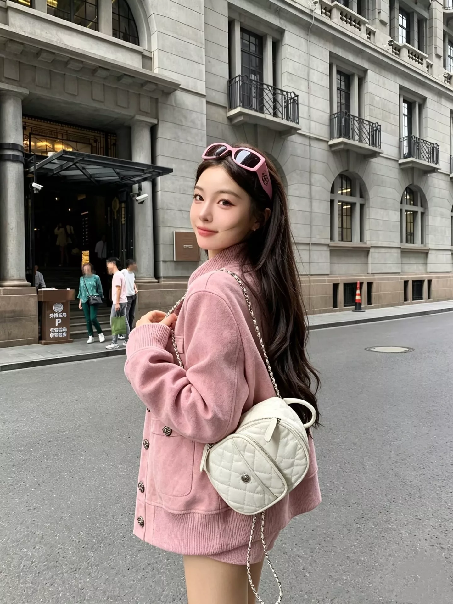 샤넬 스웨이드 질감 크롭 버튼 바시티 재킷 상세 이미지 18