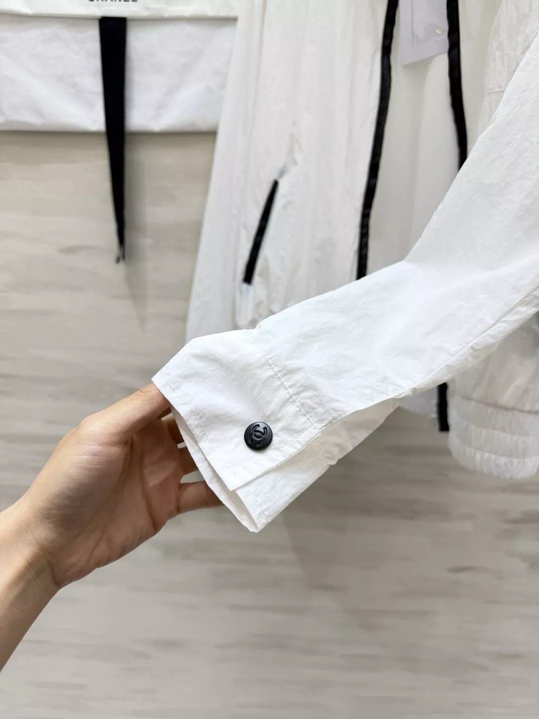 샤넬 배색 라인 나일론 집업 재킷 쇼츠 세트 상세 이미지 5