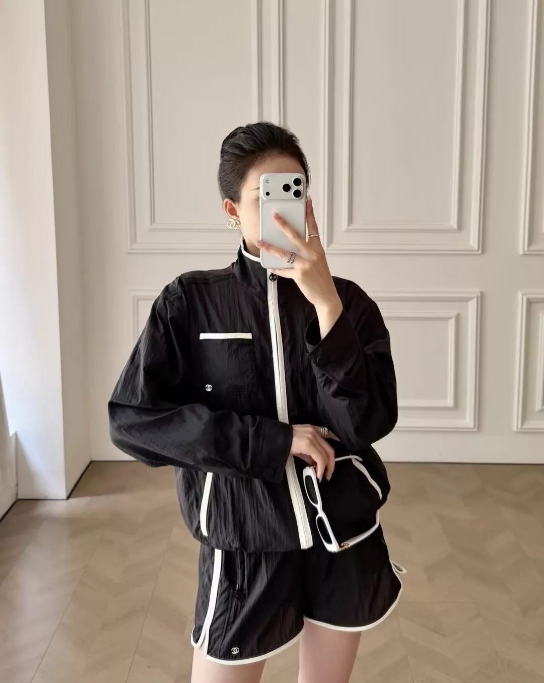 샤넬 배색 라인 나일론 집업 재킷 쇼츠 세트 상세 이미지 10