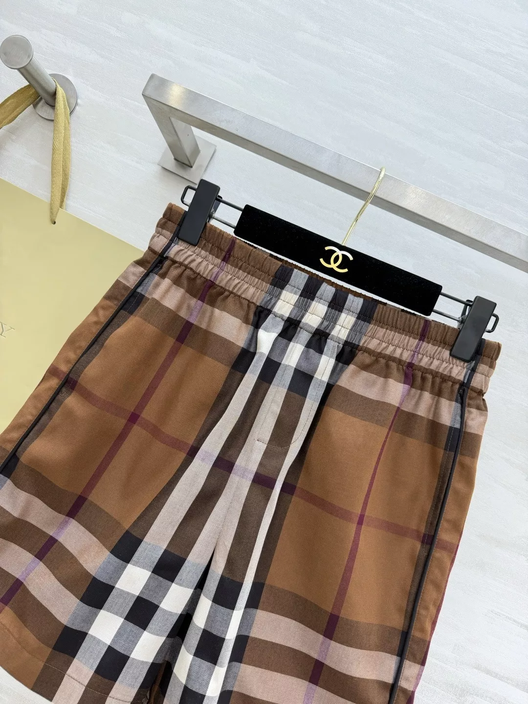 버버리 체크 패턴 밴딩 와이드 하프 팬츠 상세 이미지 3