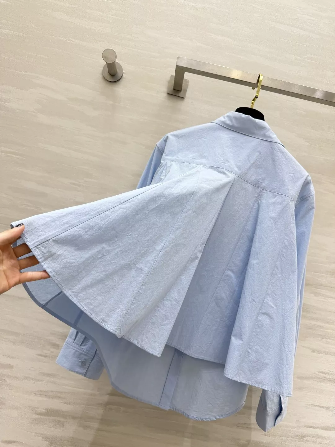 로에베 자수 포인트 워싱 소프트 코튼 오버핏 셔츠 상세 이미지 9