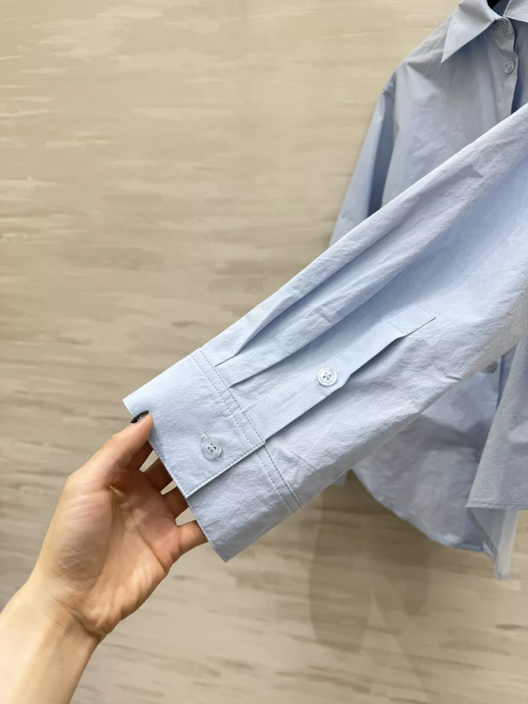 로에베 자수 포인트 워싱 소프트 코튼 오버핏 셔츠 상세 이미지 6