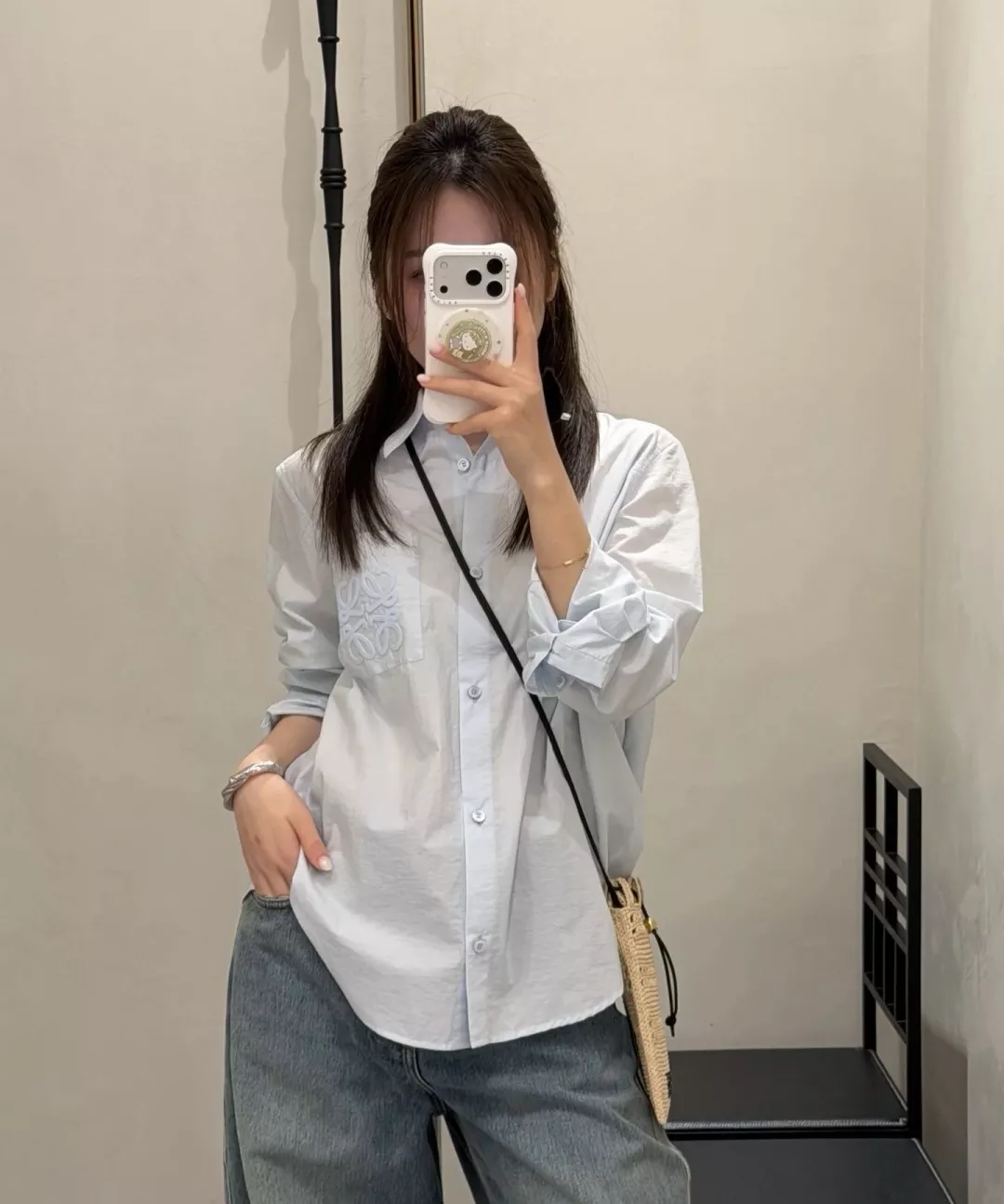 로에베 자수 포인트 워싱 소프트 코튼 오버핏 셔츠 상세 이미지 14