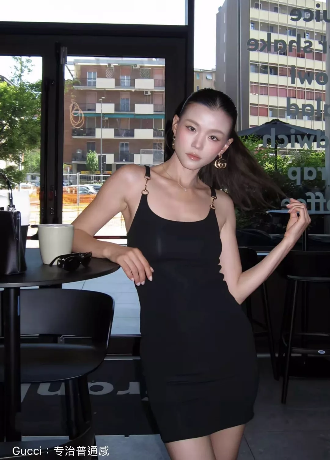 구찌 마혼장식 스퀘어넥 니트 슬리브리스 원피스 상세 이미지 15