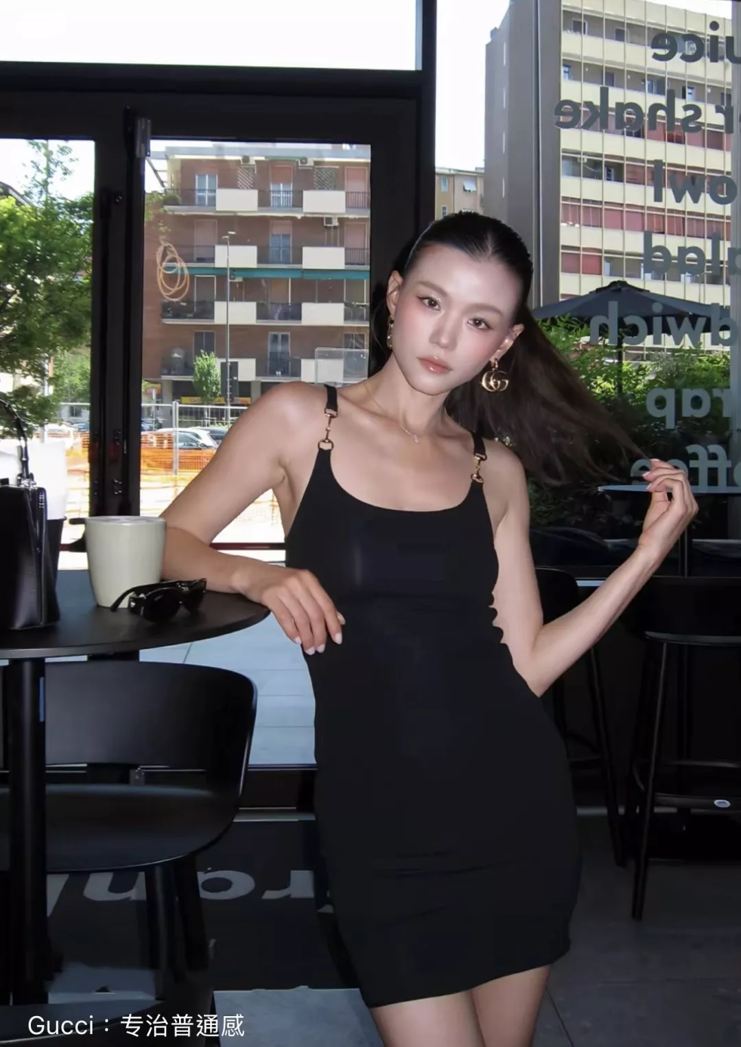 구찌 마혼장식 스퀘어넥 니트 슬리브리스 원피스 상세 이미지 18