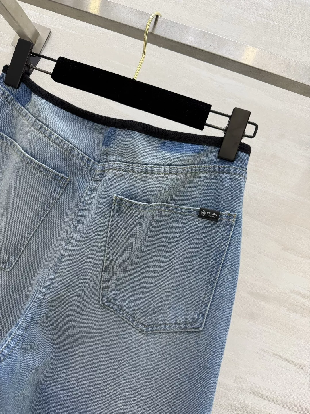 프라다 블랙 배색 밴딩 와이드 워싱 데님 팬츠 상세 이미지 9