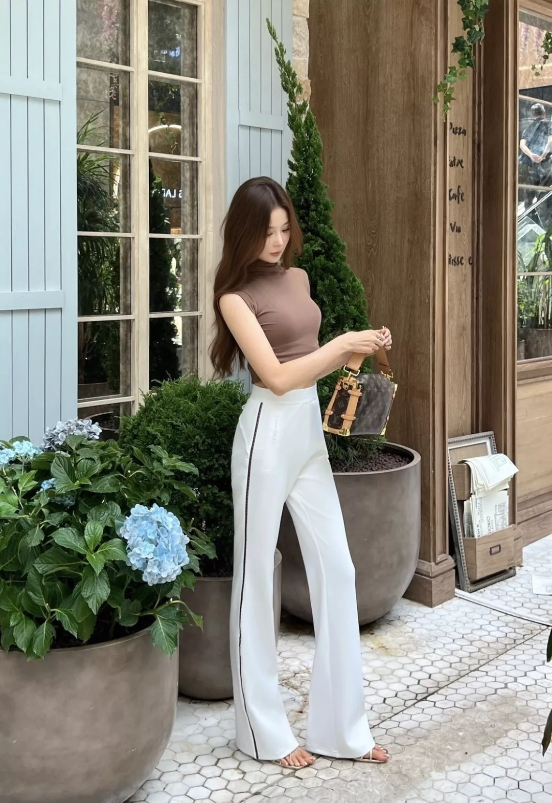 루이비통 압인 로고 밴딩 미세 부츠컷 캐주얼 팬츠 상세 이미지 17