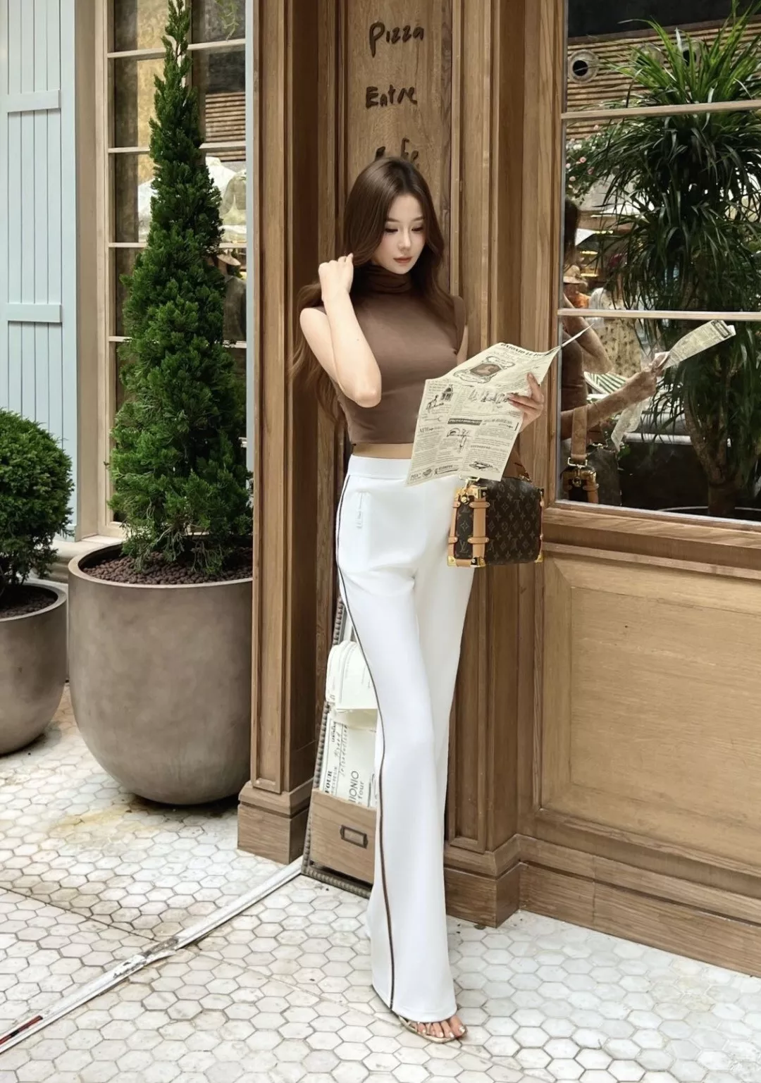 루이비통 압인 로고 밴딩 미세 부츠컷 캐주얼 팬츠 상세 이미지 13