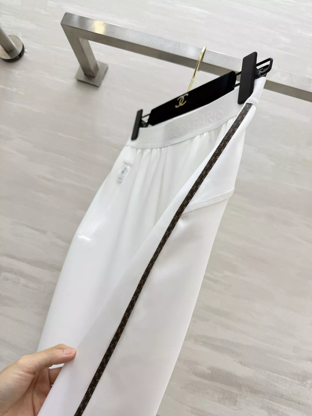 루이비통 압인 로고 밴딩 미세 부츠컷 캐주얼 팬츠 상세 이미지 3