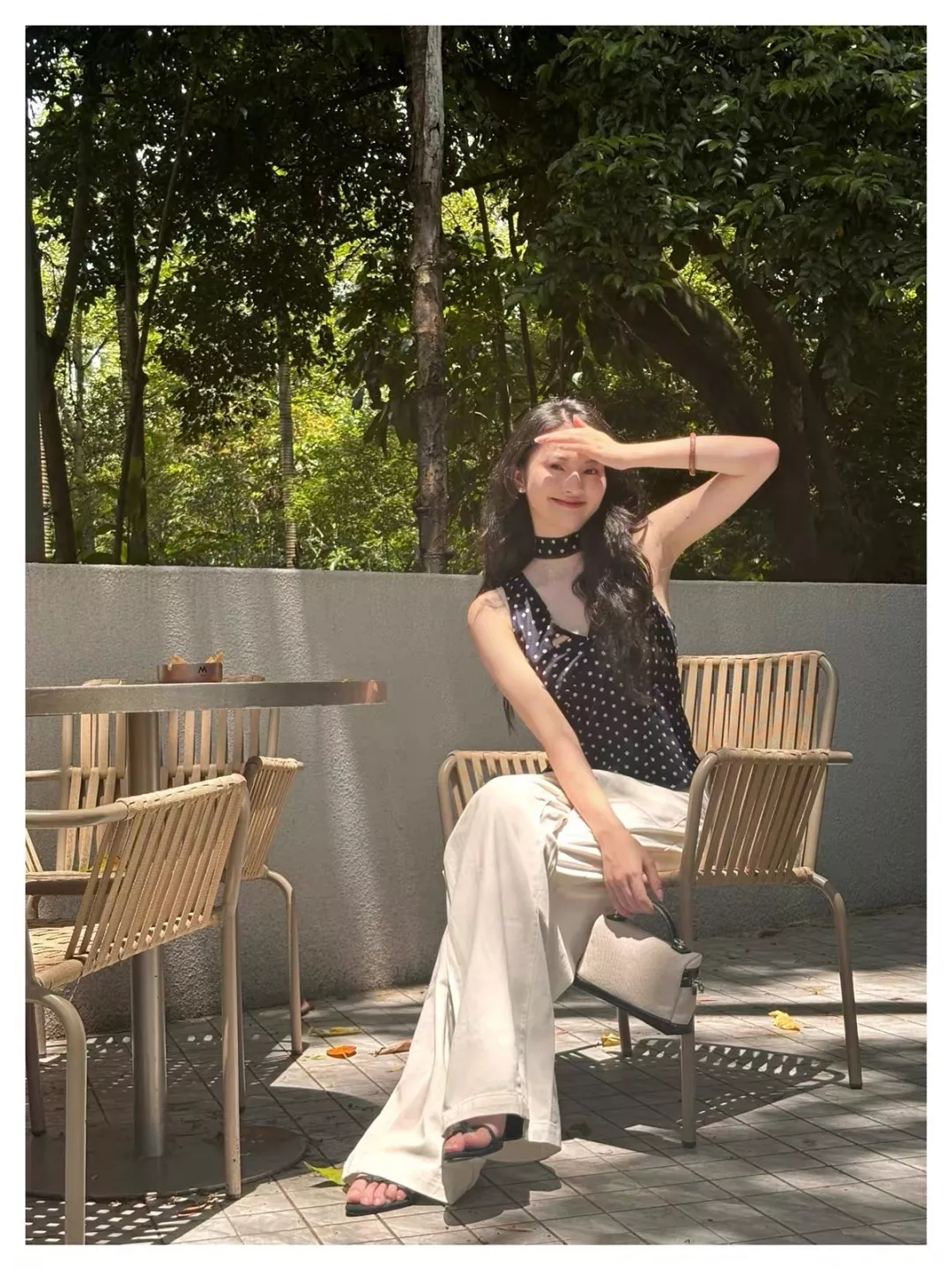 입생로랑 플라워 패턴 V넥 실키 민소매 탱크탑 상세 이미지 32