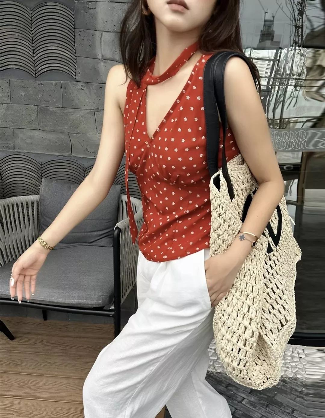 입생로랑 플라워 패턴 V넥 실키 민소매 탱크탑 상세 이미지 18