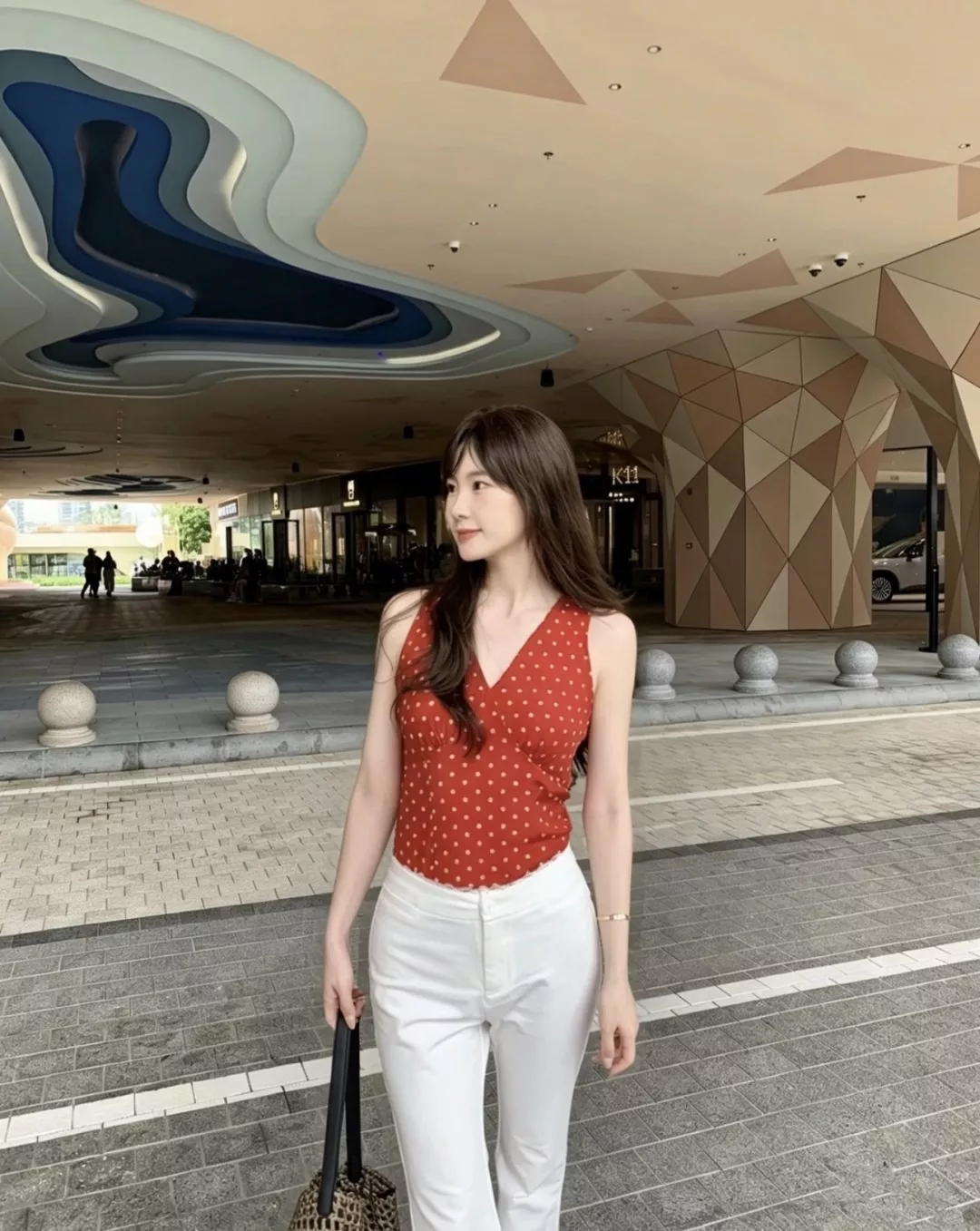 입생로랑 플라워 패턴 V넥 실키 민소매 탱크탑 상세 이미지 9