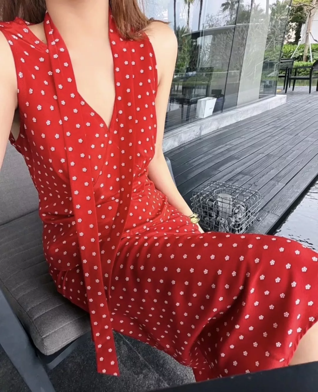 입생로랑 플라워 패턴 V넥 실키 민소매 탱크탑 상세 이미지 15