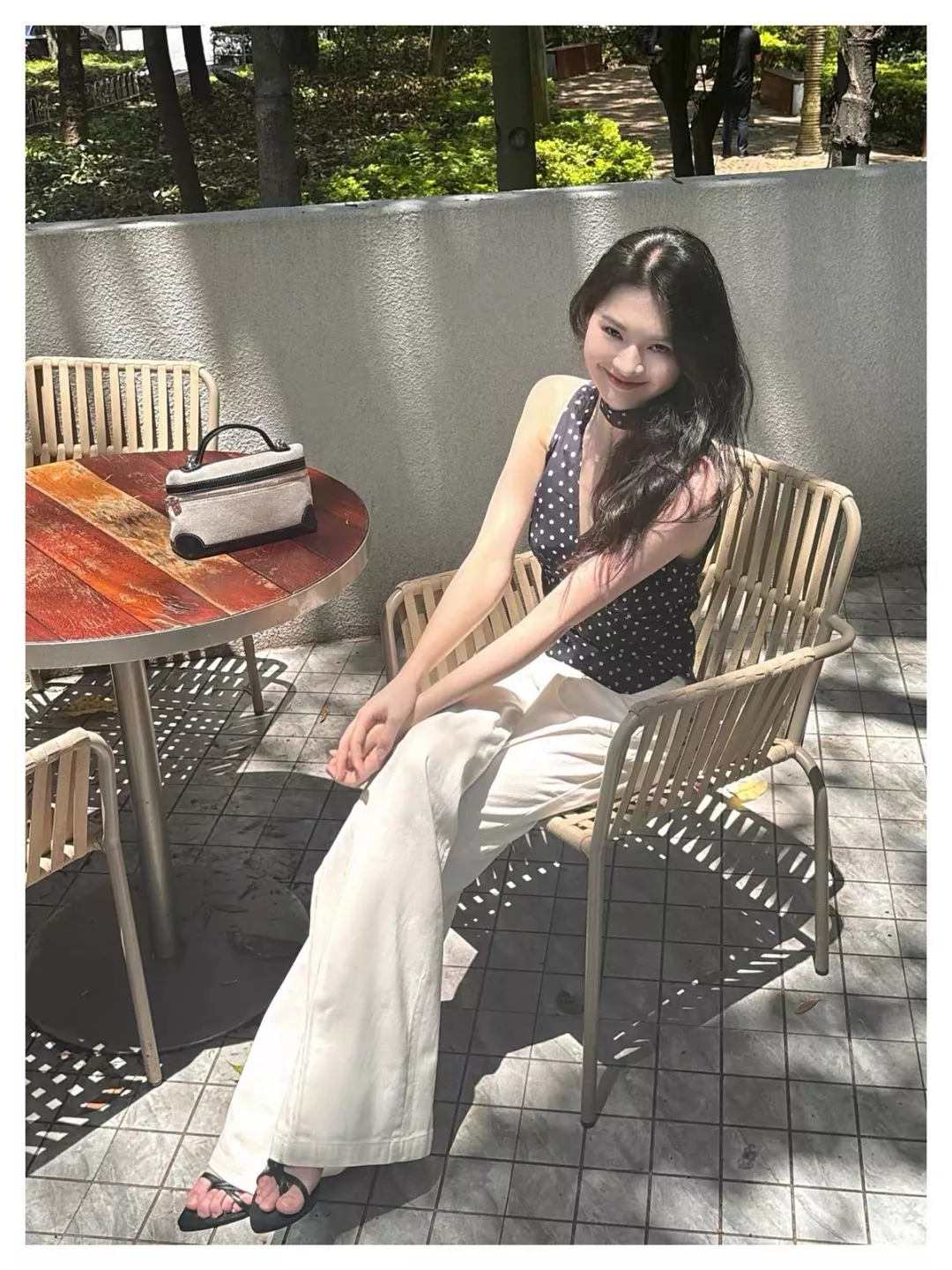 입생로랑 플라워 패턴 V넥 실키 민소매 탱크탑 상세 이미지 30