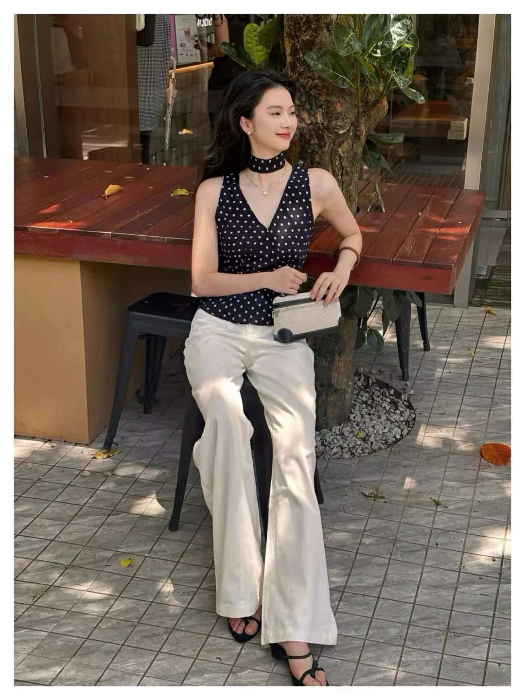 입생로랑 플라워 패턴 V넥 실키 민소매 탱크탑 상세 이미지 35