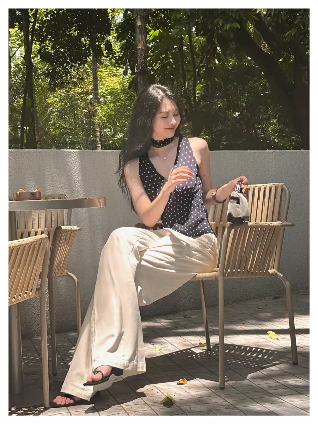 입생로랑 플라워 패턴 V넥 실키 민소매 탱크탑 상세 이미지 33