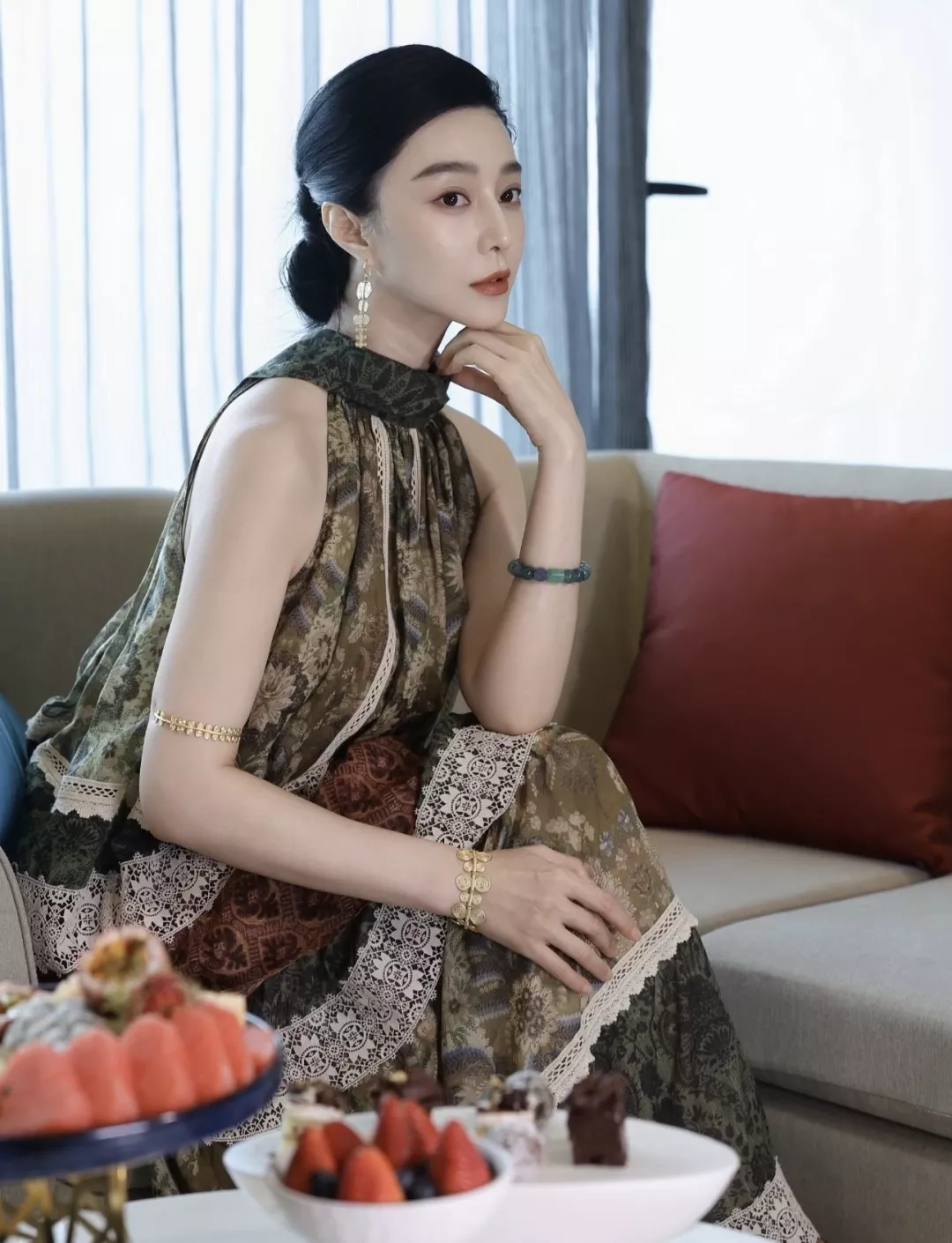 짐머만 복고 플라워 배색 홀터넥 리본 블라우스 상세 이미지 15