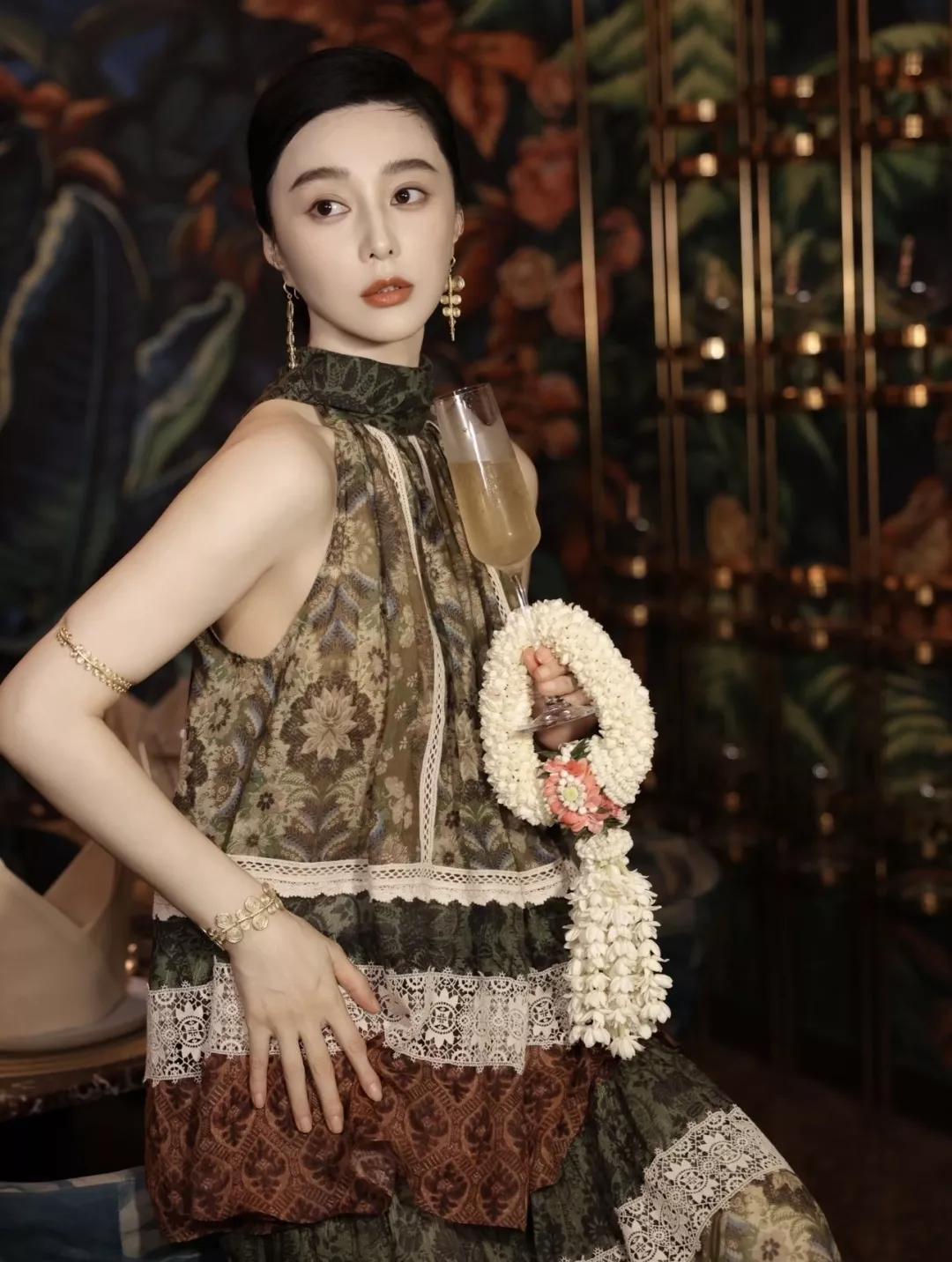 짐머만 복고 플라워 배색 홀터넥 리본 블라우스 상세 이미지 11