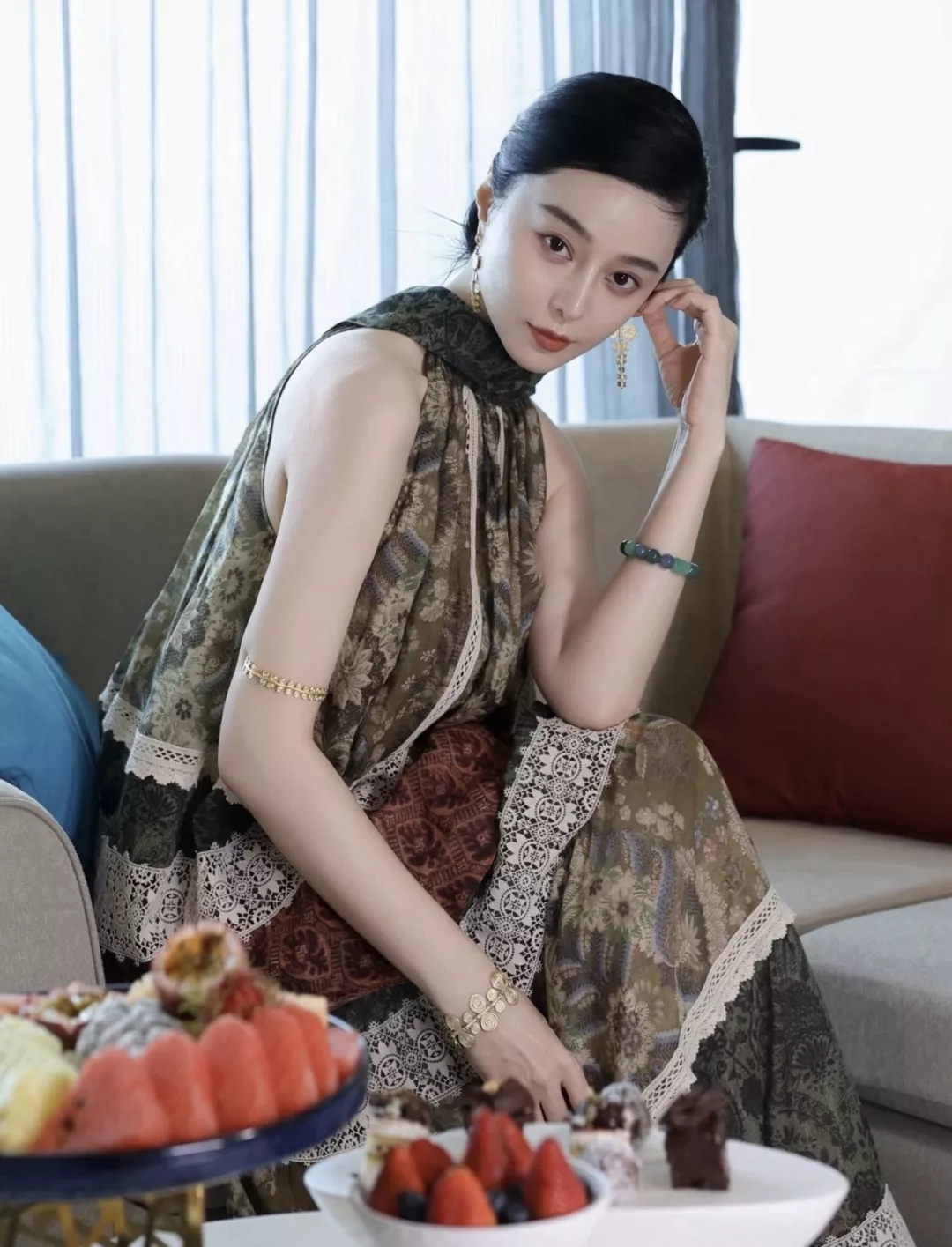 짐머만 복고 플라워 배색 홀터넥 리본 블라우스 상세 이미지 14