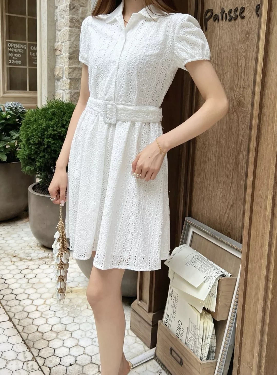 셀린느 플라워 펀칭 자수 벨트 반소매 화이트 원피스 상세 이미지 15