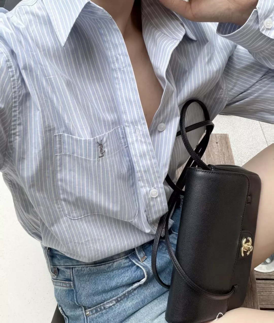 입생로랑 블루 화이트 스트라이프 로고 자수 긴소매 셔츠 상세 이미지 13