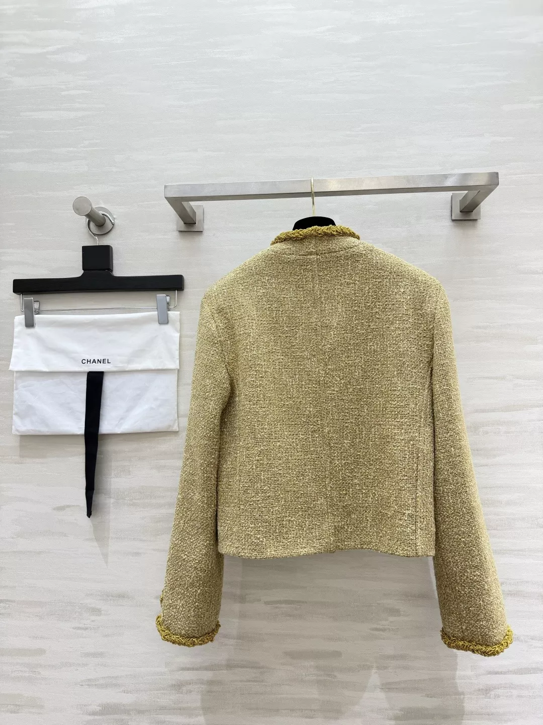 샤넬 금사 트위드 프린지 크롭 버튼 재킷 상세 이미지 9