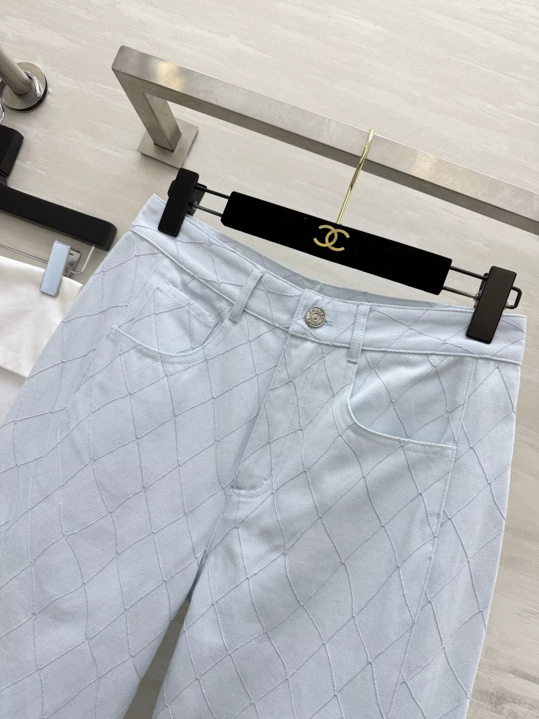 샤넬 퀼팅 자수 하이웨이스트 세미 부츠컷 데님 팬츠 상세 이미지 2