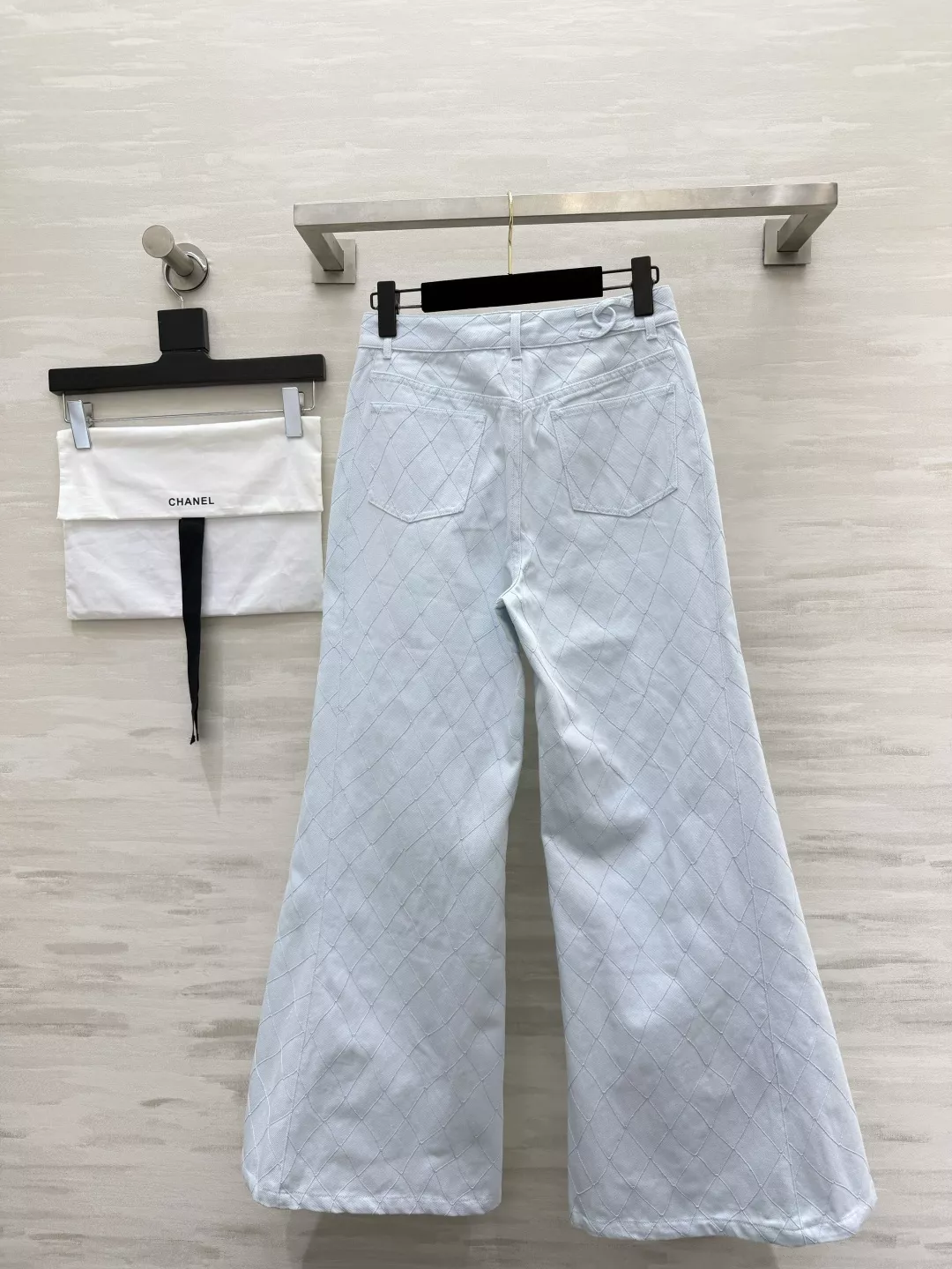 샤넬 퀼팅 자수 하이웨이스트 세미 부츠컷 데님 팬츠 상세 이미지 9
