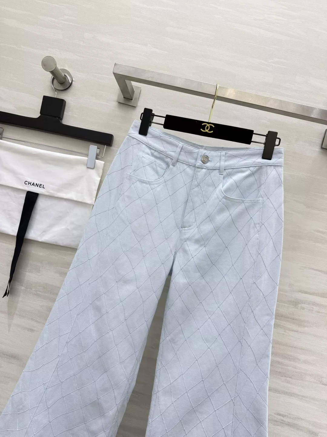 샤넬 퀼팅 자수 하이웨이스트 세미 부츠컷 데님 팬츠 상세 이미지 5
