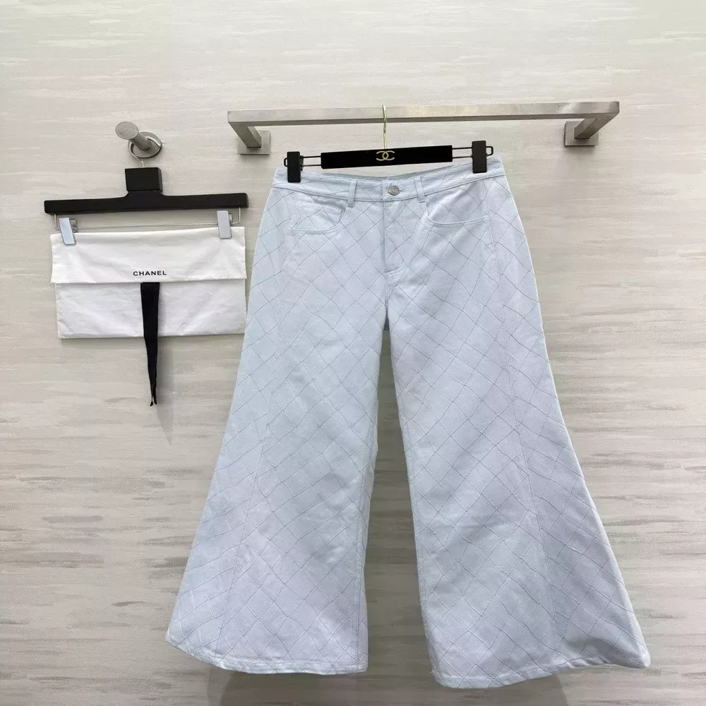 샤넬 퀼팅 자수 하이웨이스트 세미 부츠컷 데님 팬츠