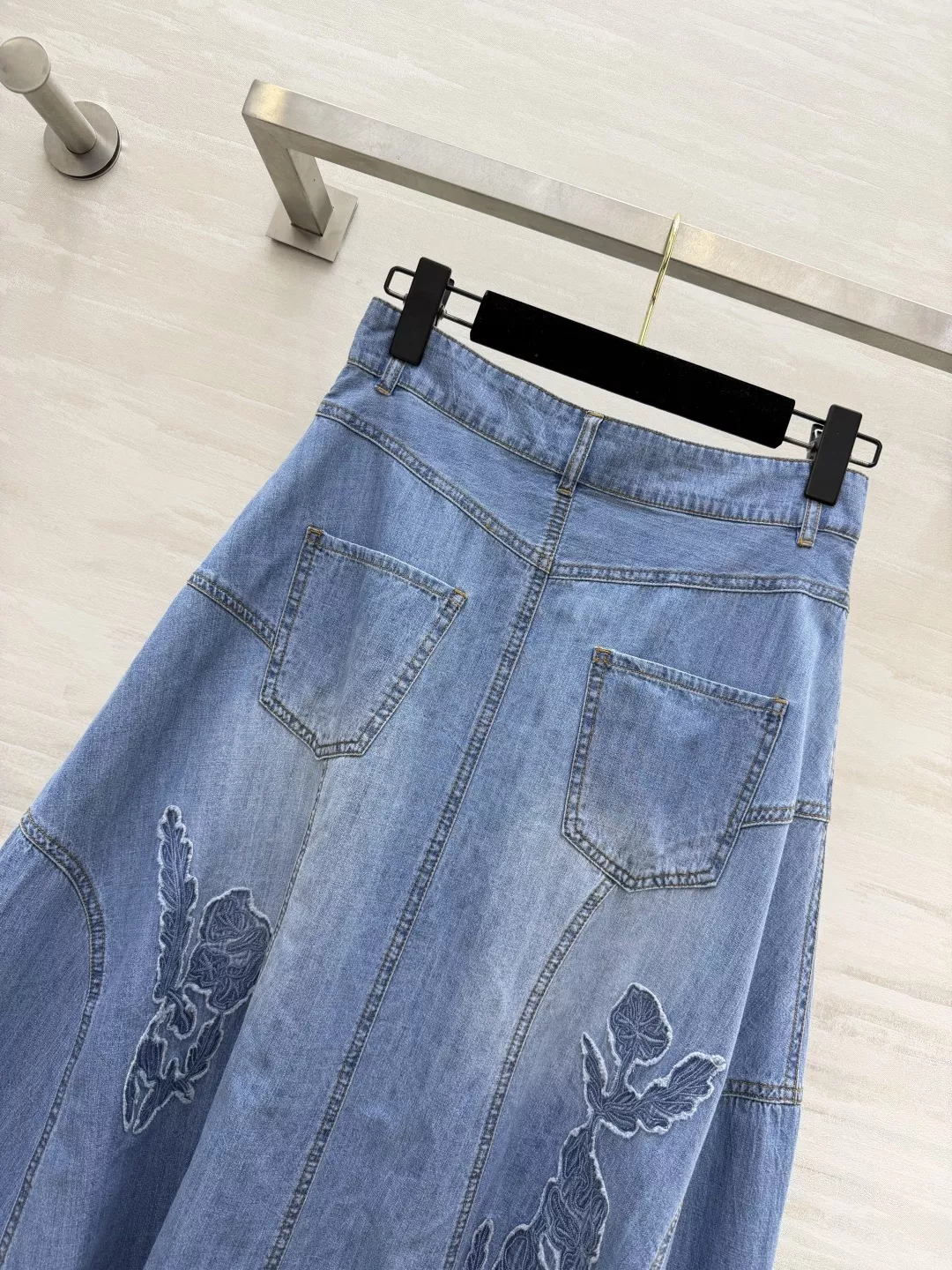 에르마노설비노 플라워 자수 워싱 데님 미디 스커트 상세 이미지 9