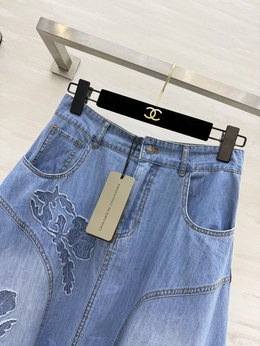 에르마노설비노 플라워 자수 워싱 데님 미디 스커트 상세 이미지 3