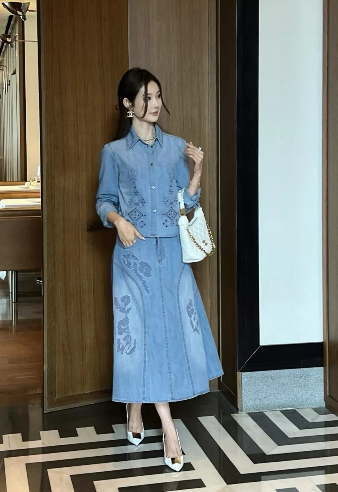 에르마노설비노 플라워 자수 워싱 데님 미디 스커트 상세 이미지 12