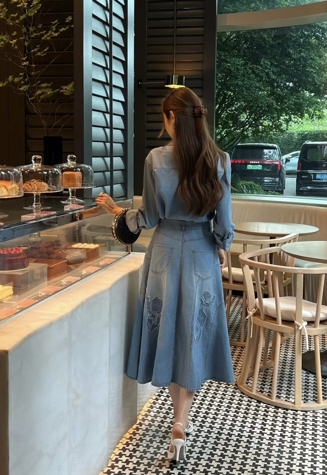 에르마노설비노 플라워 자수 워싱 데님 미디 스커트 상세 이미지 11