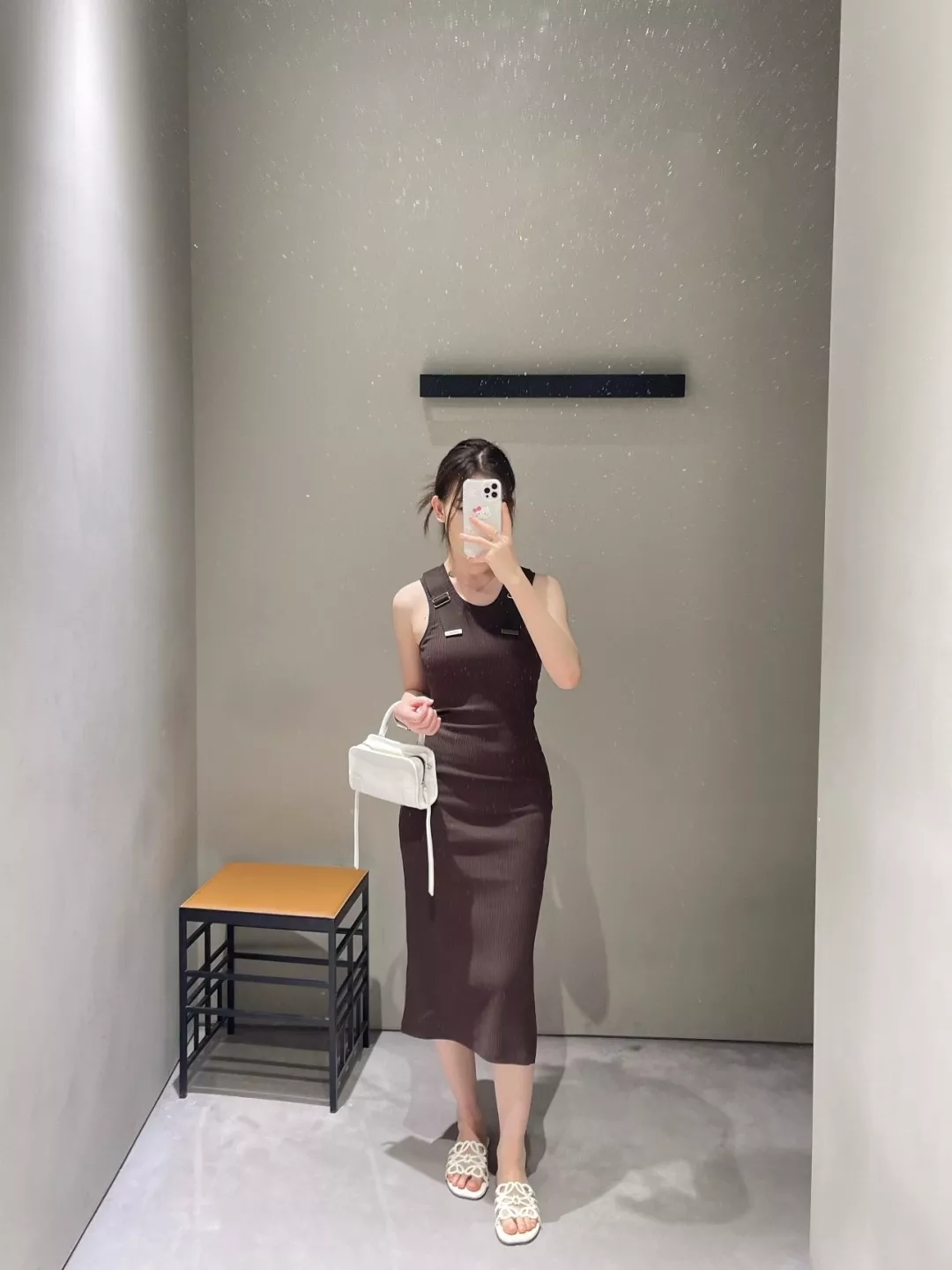 로에베 메탈 버클 세로 골지 니트 민소매 원피스 상세 이미지 16