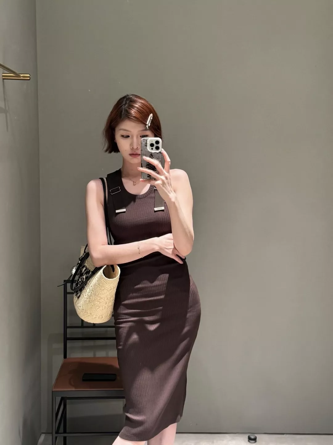 로에베 메탈 버클 세로 골지 니트 민소매 원피스 상세 이미지 11