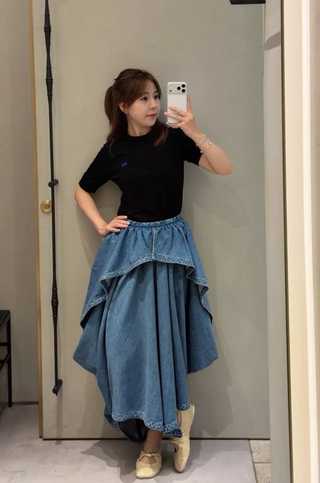 로에베 러플 웨이스트 언밸런스 워싱 미들 스커트 상세 이미지 18