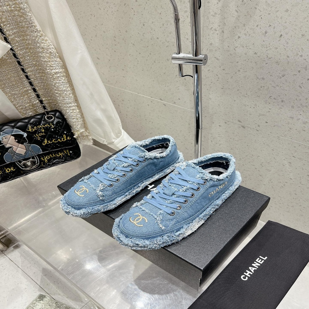 샤넬 태슬 자수 데님 로우탑 스니커즈