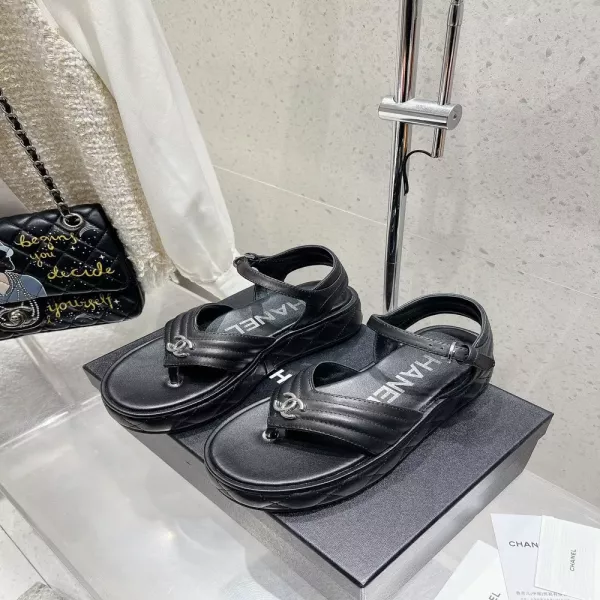 샤넬 로고 자수 플랫폼 가죽 쪼리 샌들