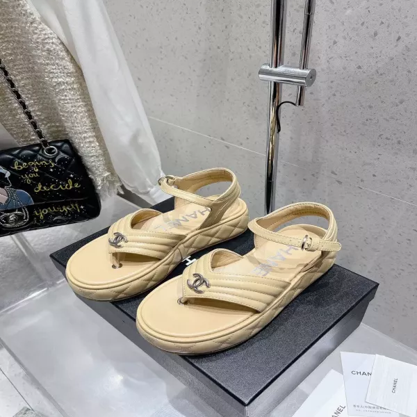 샤넬 로고 자수 퀼팅 플랫폼 앵클스트랩 쪼리 샌들