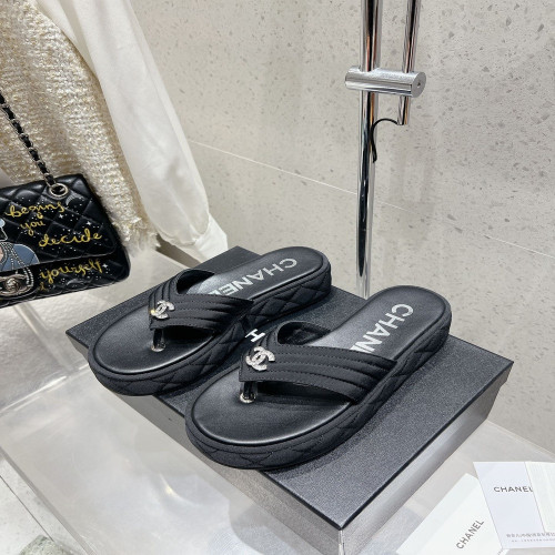 샤넬 클래식 로고 자수 통굽 가죽 쪼리 슬리퍼