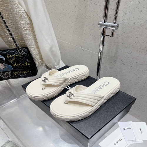 샤넬 클래식 로고 장식 소가죽 플랫폼 쪼리 슬리퍼