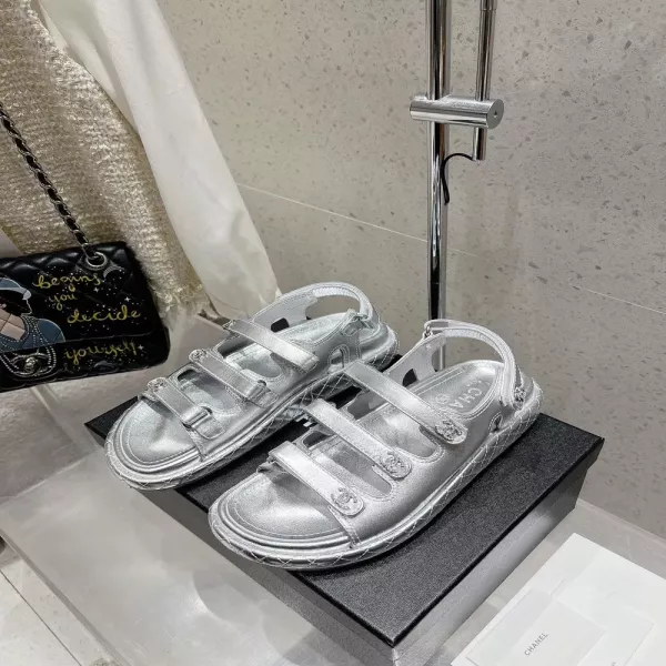 샤넬 퀼팅 더블 버클 벨크로 스트랩 샌들