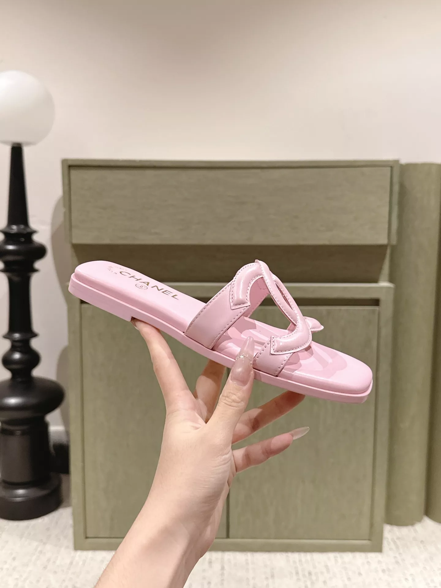 샤넬 오픈워크 더블 C 플랫 슬리퍼 상세 이미지 4