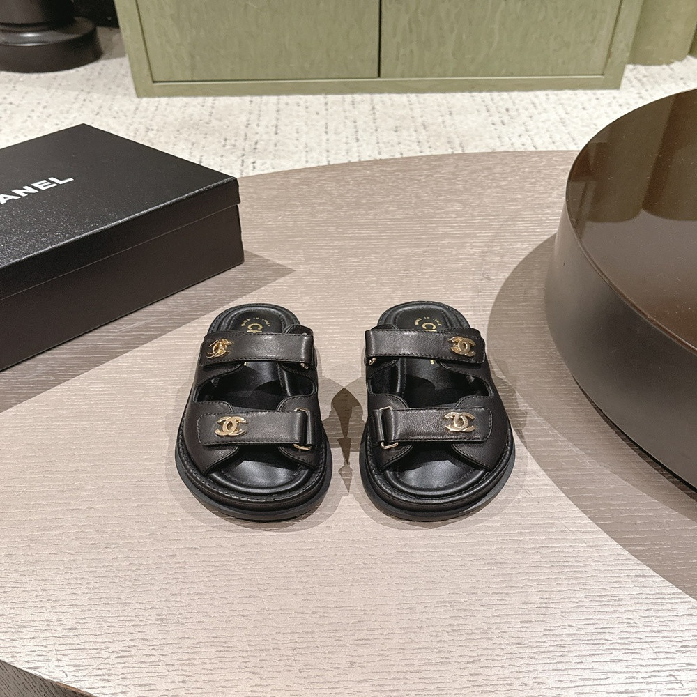 샤넬 로고 버클 램스킨 벨크로 샌들
