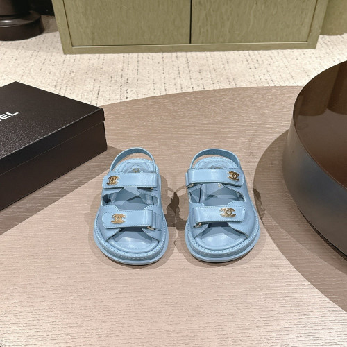 샤넬 로고 벨크로 양가죽 스트랩 샌들