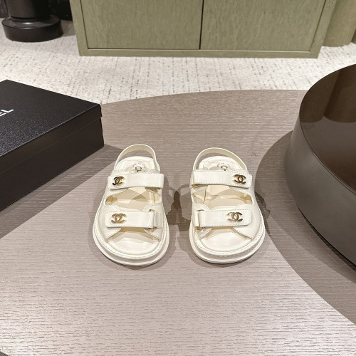 샤넬 벨크로 로고 장식 양가죽 샌들